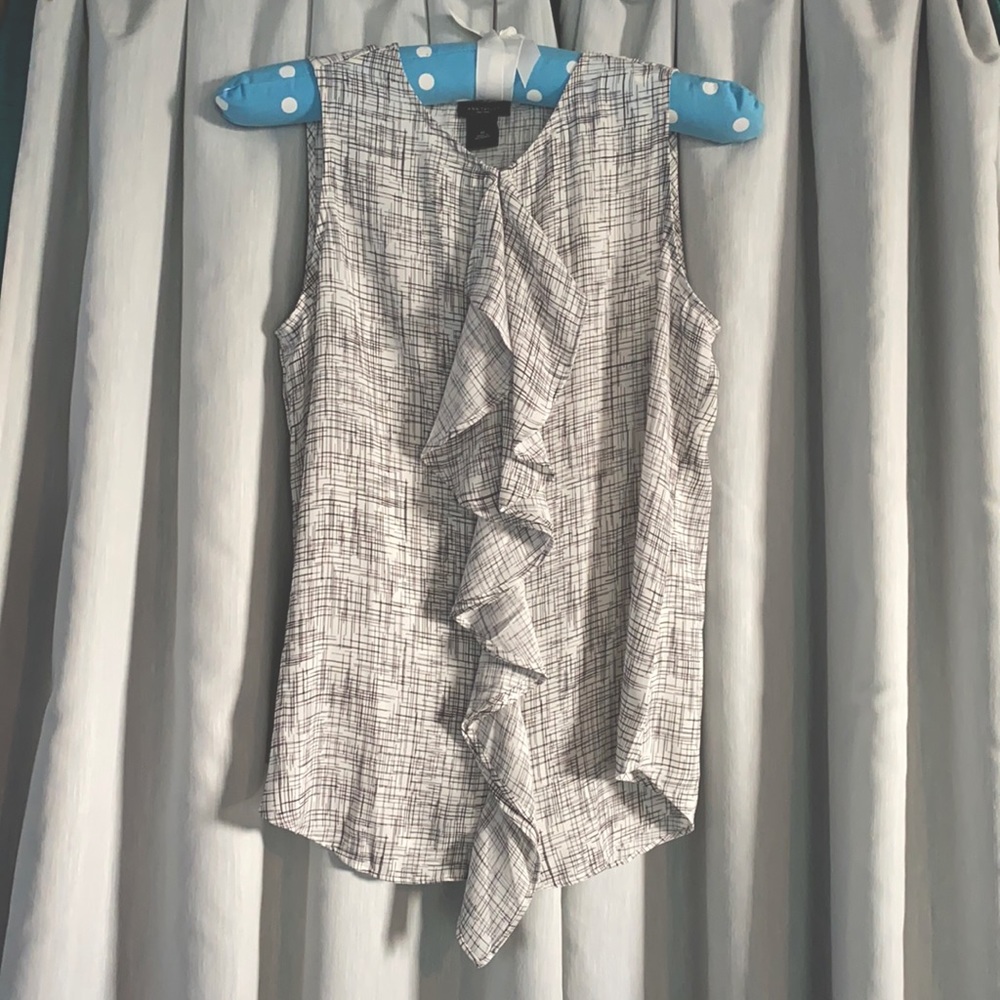 Ann Taylor Factory XS black & white pattern sleeveless poly top